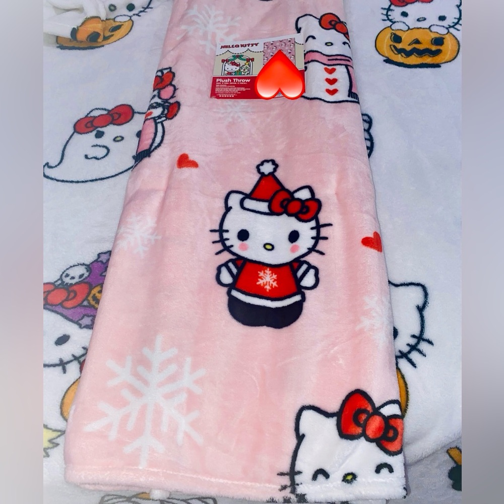 HTF RARE HELLO KITTY CHRISTMAS THROW - Picture 4 of 7